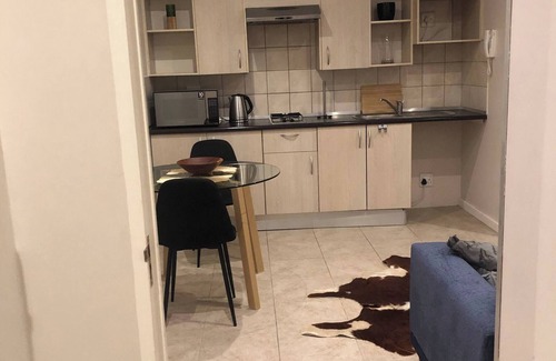 Greater Johannesburg Metropolitan Area Apartment | Secure Executive Apartment, WiFi, Solar Power, Netflix
