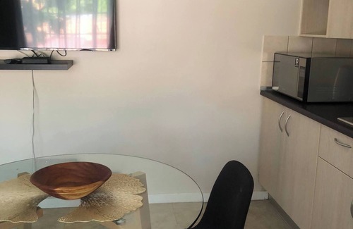 Greater Johannesburg Metropolitan Area Apartment | Secure Executive Apartment, WiFi, Solar Power, Netflix