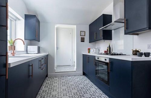 Dudley House | Sedgley-wolverhampton-contractors -4 Beds-parking