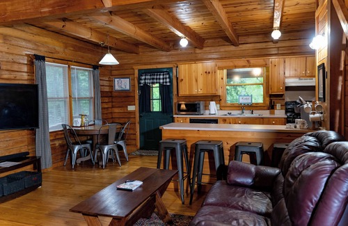 Warm Springs Cabin | See Callaway's Pumpkins and Fantasy in Lights at Southern Serenity - Fiber Wifi