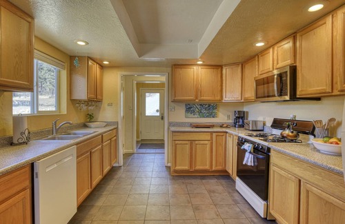 Pagosa Springs Cabin | See Fall's Changing Colors! Split Pine Cabin: Hot tub, Stunning Mountain Views, Near Downtown!