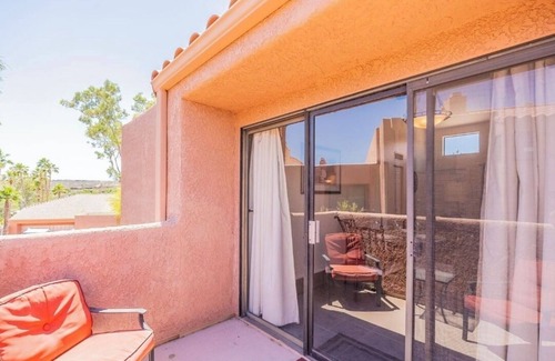 Tucson Condo | See the sunrise and sunset in this 2-bedroom condo near beautiful mountains