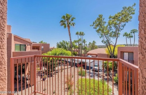 Tucson Condo | See the sunrise and sunset in this 2-bedroom condo near beautiful mountains