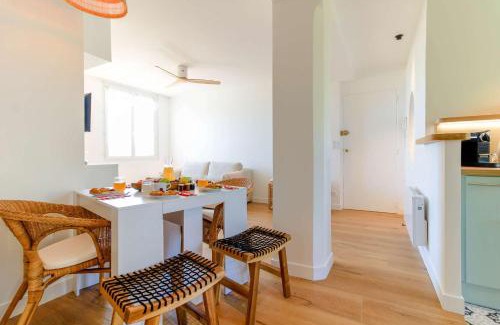 Le Lavandou Apartment | SELECT'soHOME - T3 vue mer - Centre ville avec place de parking - CALYPSO