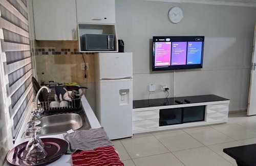 Greater Johannesburg Metropolitan Area Apartment | Self Catering 1-bedroom apartment in wonderful Johannesburg South with WiFi, AC