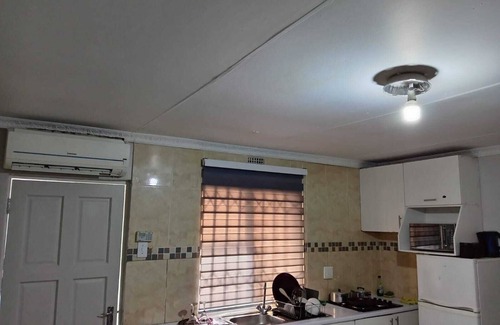 Greater Johannesburg Metropolitan Area Apartment | Self Catering 1-bedroom apartment in wonderful Johannesburg South with WiFi, AC