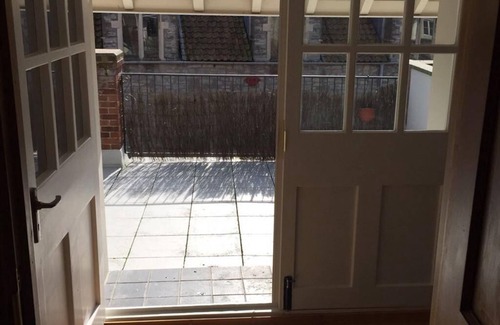 Glastonbury Apartment | Self Catering 2 Bedroom apartment on High Street