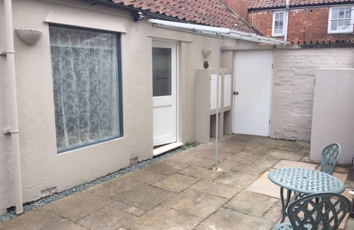 Glastonbury Apartment | Self Catering 2 Bedroom apartment on High Street