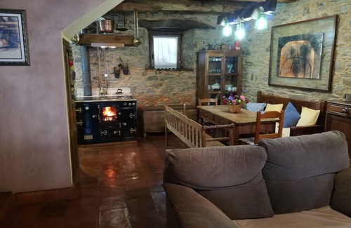 Toral de Merayo Cottage | Self catering cottage Las Tres Negrillas for 6 people