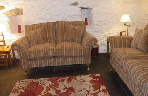 Llanycil Cottage | Self catering luxury holiday cottage by Lake Bala. Pet friendly.