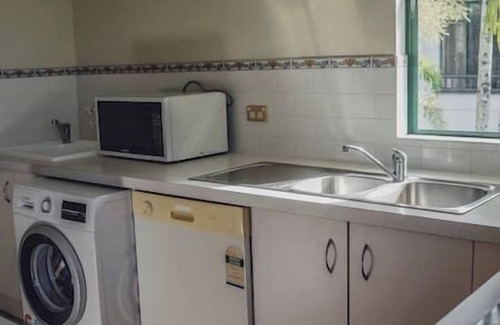 Cairns North Apartment | Self-contained 1 Bedroom Apart