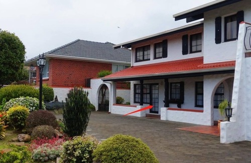 Three Kings Apartment | Self-contained 2 bedroom apartment in Central Auckland