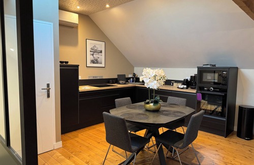 Laval Apartment | Self-contained apartment on private property, near Laval's hypercentre