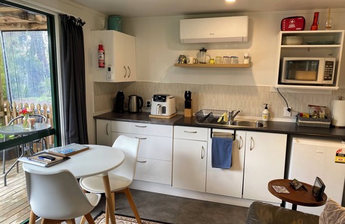 Kumeu Cabin | Self-contained country Lodge in Kumeū, New Zealand