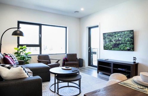 Revelstoke Apartment | Selkirk Powder Dream - Cozy Condo (+Hot Tub)