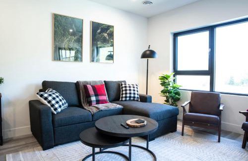 Revelstoke Apartment | Selkirk Powder Dream - Cozy Condo (+Hot Tub)