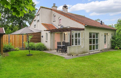 Brouwershaven Cottage | Semi-detached bungalow for 4 persons