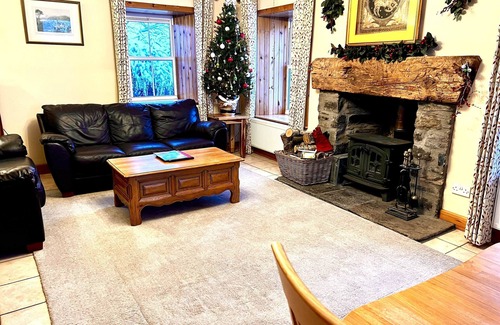 Aberfeldy Cottage | Semi Detached Cottage Sleeps up to 4 guests in 2 bedrooms