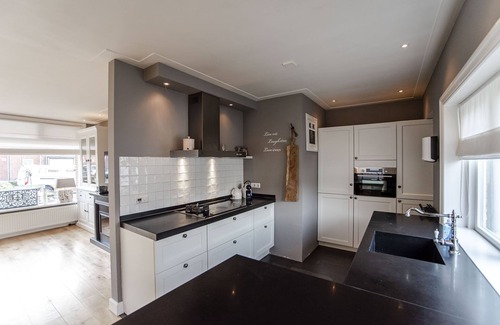 Zandvoort House | Semi-detached house with 4 bedrooms 200 meters from the beach