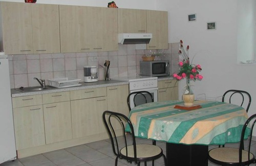 Angoville-sur-Ay Cottage | Semi-detached house with terrace and BBQ near Lessay