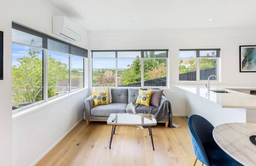 Northcote Apartment | Sensational North Shore Retreat | WiFi | Netflix