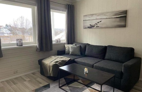 Tromsdalen Apartment | Sentral og koselig leilighet