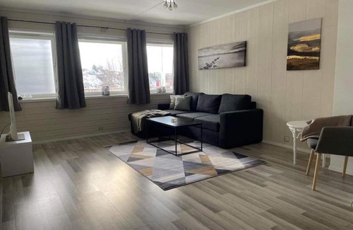 Tromsdalen Apartment | Sentral og koselig leilighet