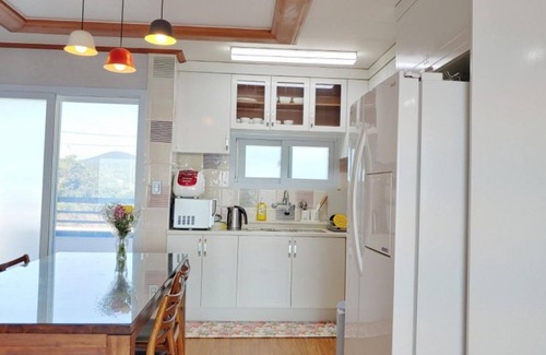 Pyoseon House | Seogwipo Jijunghae Pool Villa Pension