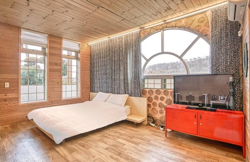 Jungmun House | Seogwipo Neulbada Pet Pension