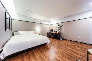 Busanjin Hotel | Seomyeon Brown-dot hotel Gold