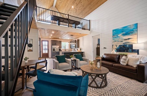 Hochatown House | Sep Promo | 2 King Suites, Game Loft, Playset