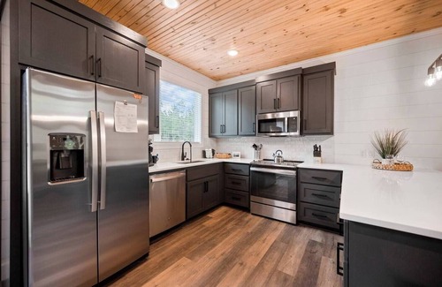Hochatown House | Sep Promo | 2 King Suites, Game Loft, Playset