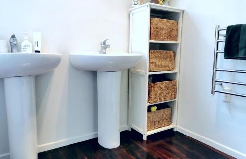 Forrest Hill House | Separate Entry Guest Room with Private Bathroom in Forrest hill