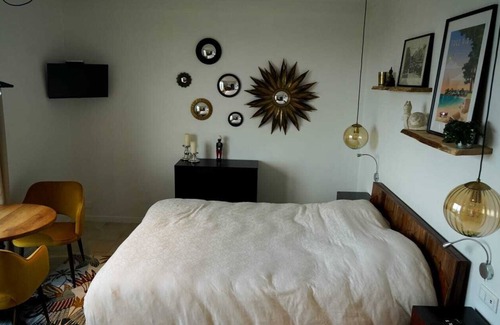 Plougonvelin Bed & Breakfast | Separate room with sea view