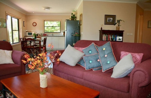 Wooragee House | Serena Cottages Beechworth - Your Country Getaway - 2
