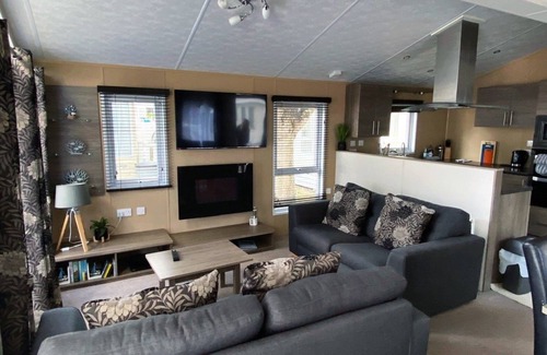 Mudeford House | 'Serendipity' - by the beach on Sandhills Holiday Park, Mudeford