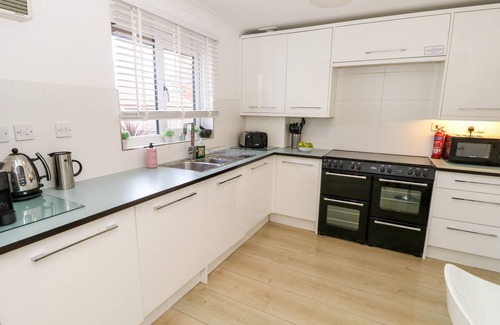 Freshwater Cottage | SERENDIPITY, family friendly, country holiday cottage in Freshwater