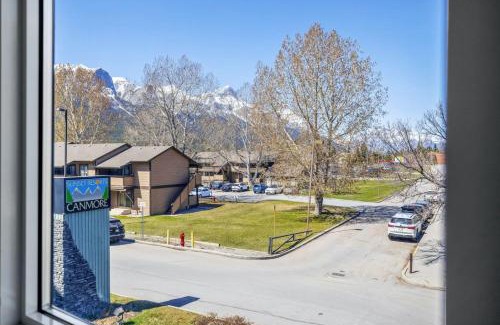 Canmore Apartment | Serene 1BR Retreat Mtn Views, Pool, and Hot Tub