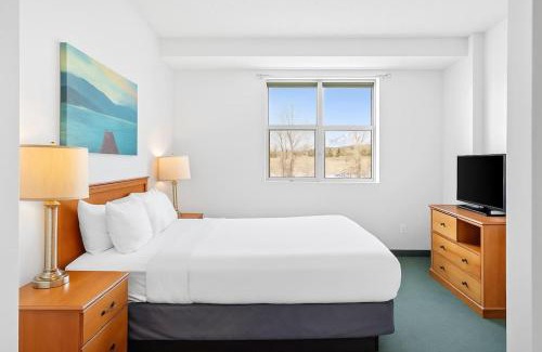 Canmore Apartment | Serene 1BR Retreat Mtn Views, Pool, and Hot Tub