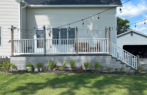 Morrison House | Serene 3-bedroom farmhouse near Lambeau and Bay Beach