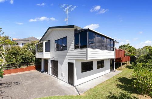 Snells Beach House | Serene at Snells - Snells Beach Bach