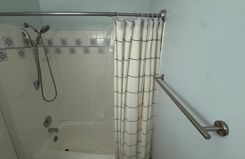 Fairfax Bed & Breakfast | Serene bed & breakfast with AC in charming Fairfax