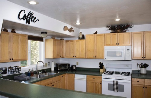 Meadow View Heights Cabin | Serene Cabin Retreat Near National Parks & Outdoor Recreational Destinations