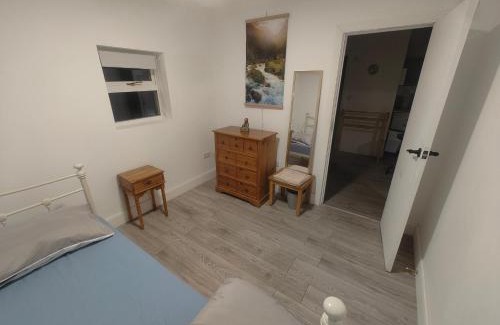 Southall Green Apartment | Serene City Escape in Southall