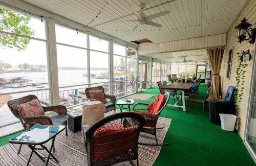 Rocky Mount House | Serene Duplex Lakefront Retreat: sleeps up to 20