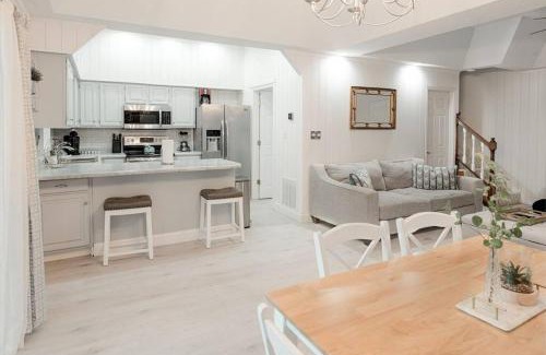 Rocky Mount House | Serene Duplex Lakefront Retreat: sleeps up to 20