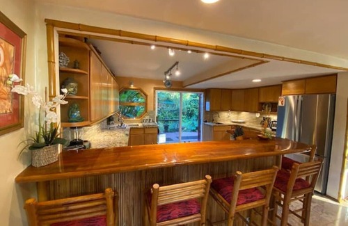 Huelo House | Serene Eco Retreat: Ocean Views, Waterfalls, and Scenic Trails!