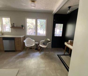 Red Deer House | Serene Family Getaway-4Bed 3Bath | Super Location