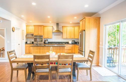 Meadow Lakes House | Serene Four Bedroom Lakefront Home