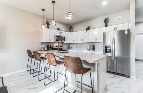 Westminister House | Serene Golf View Retreat by RedAwning